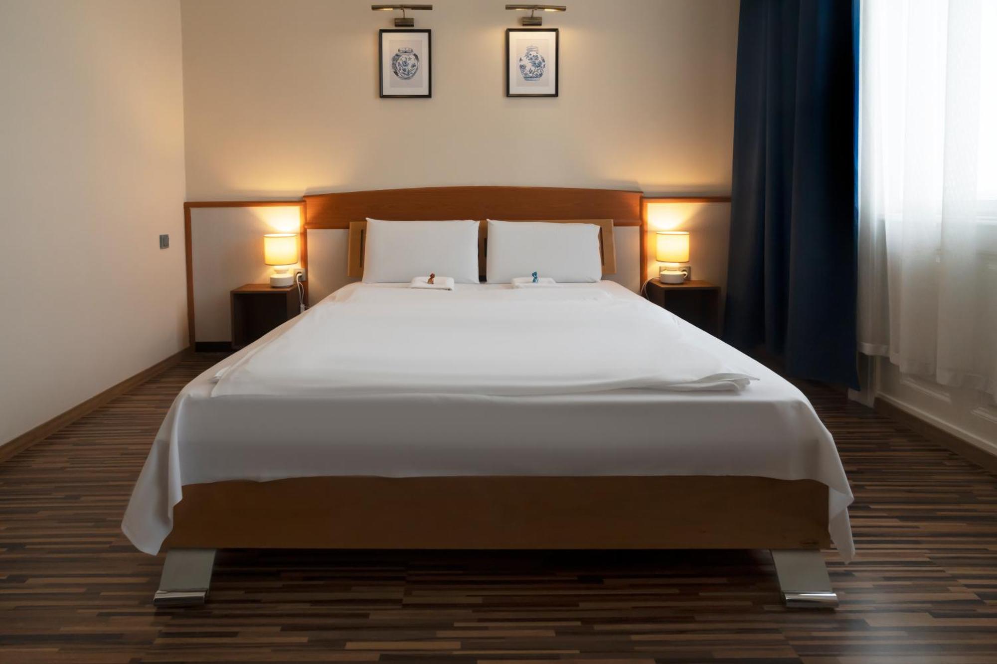 Korona Hotel Ньиредьхаза Экстерьер фото