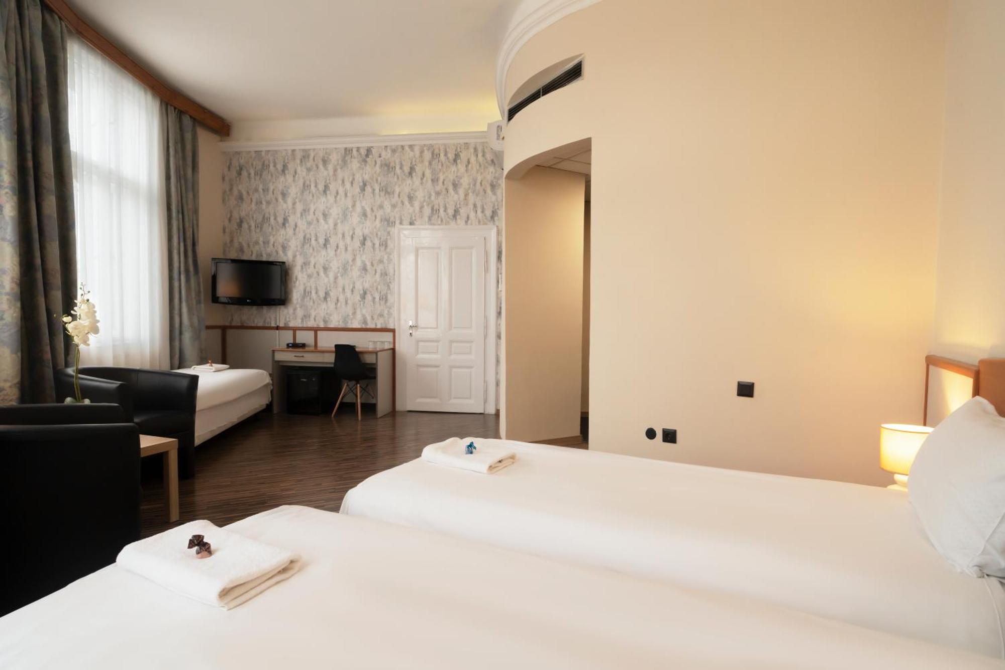Korona Hotel Ньиредьхаза Экстерьер фото