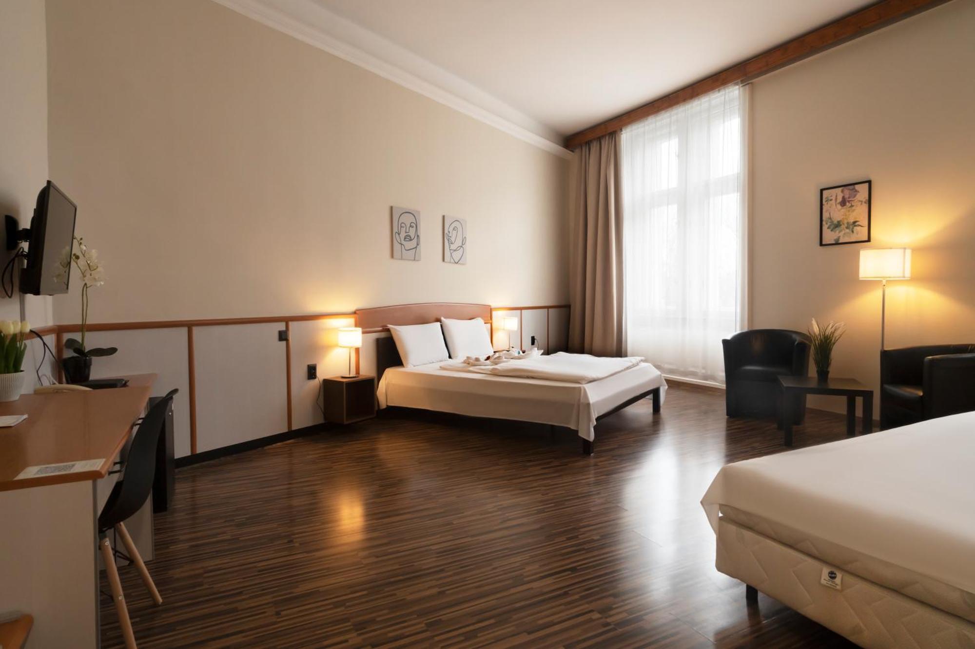 Korona Hotel Ньиредьхаза Экстерьер фото