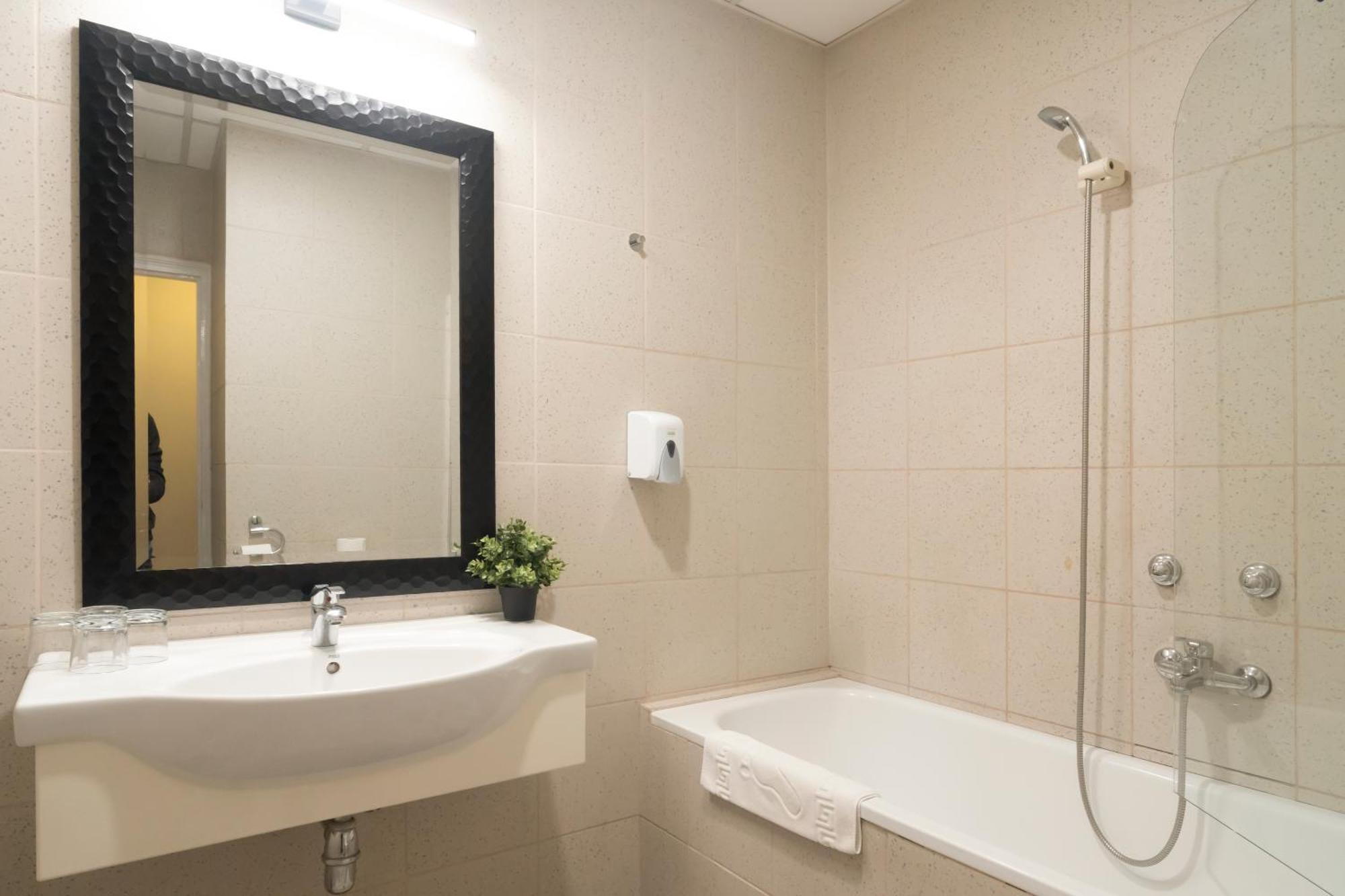 Korona Hotel Ньиредьхаза Экстерьер фото