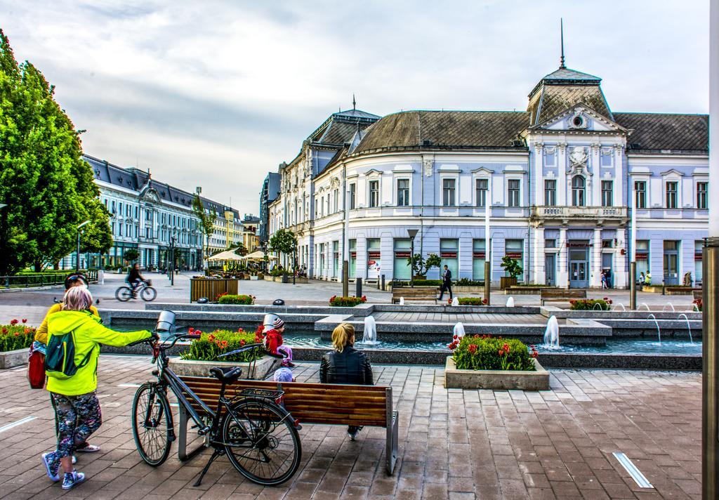 Korona Hotel Ньиредьхаза Экстерьер фото