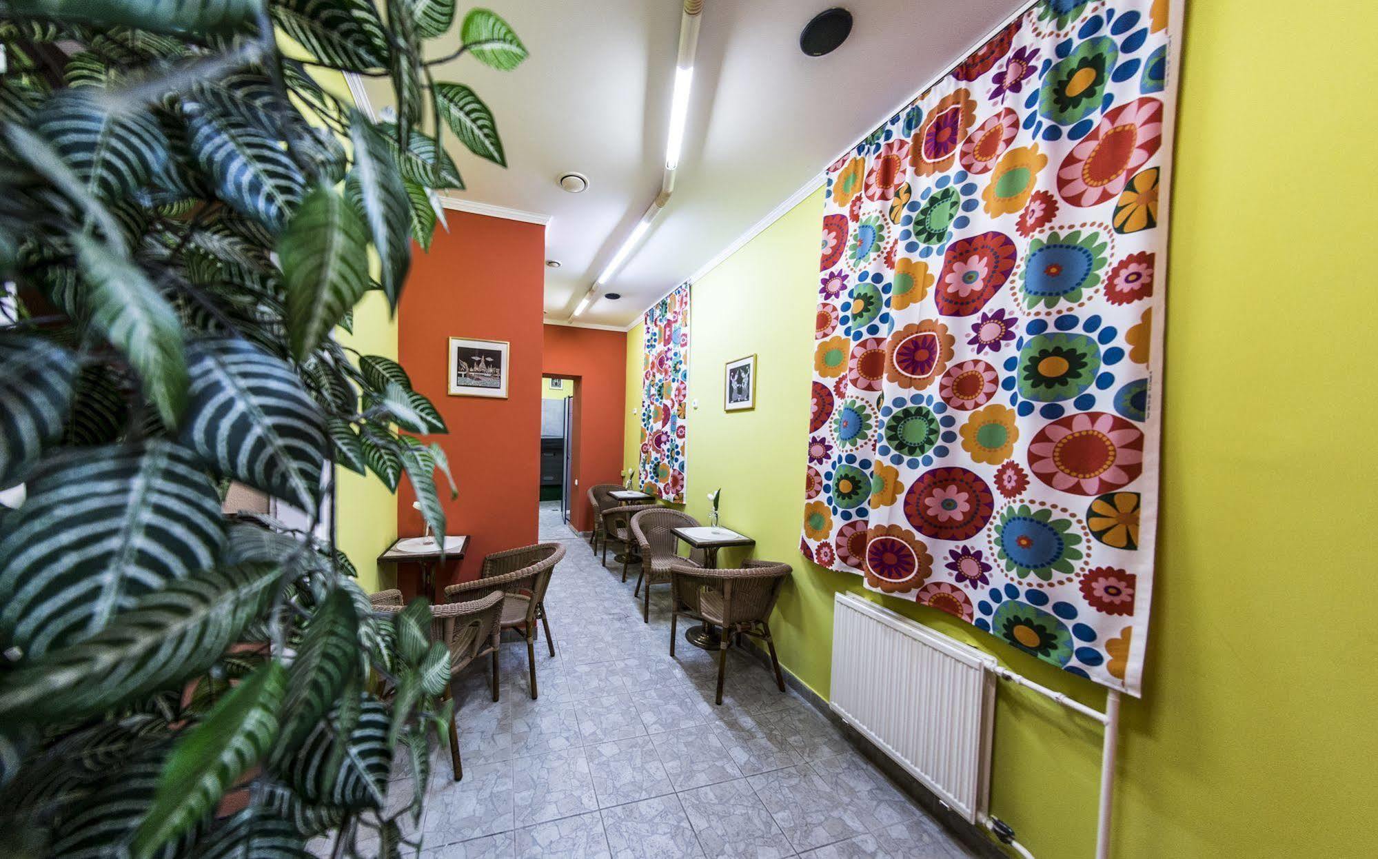 Korona Hotel Ньиредьхаза Экстерьер фото