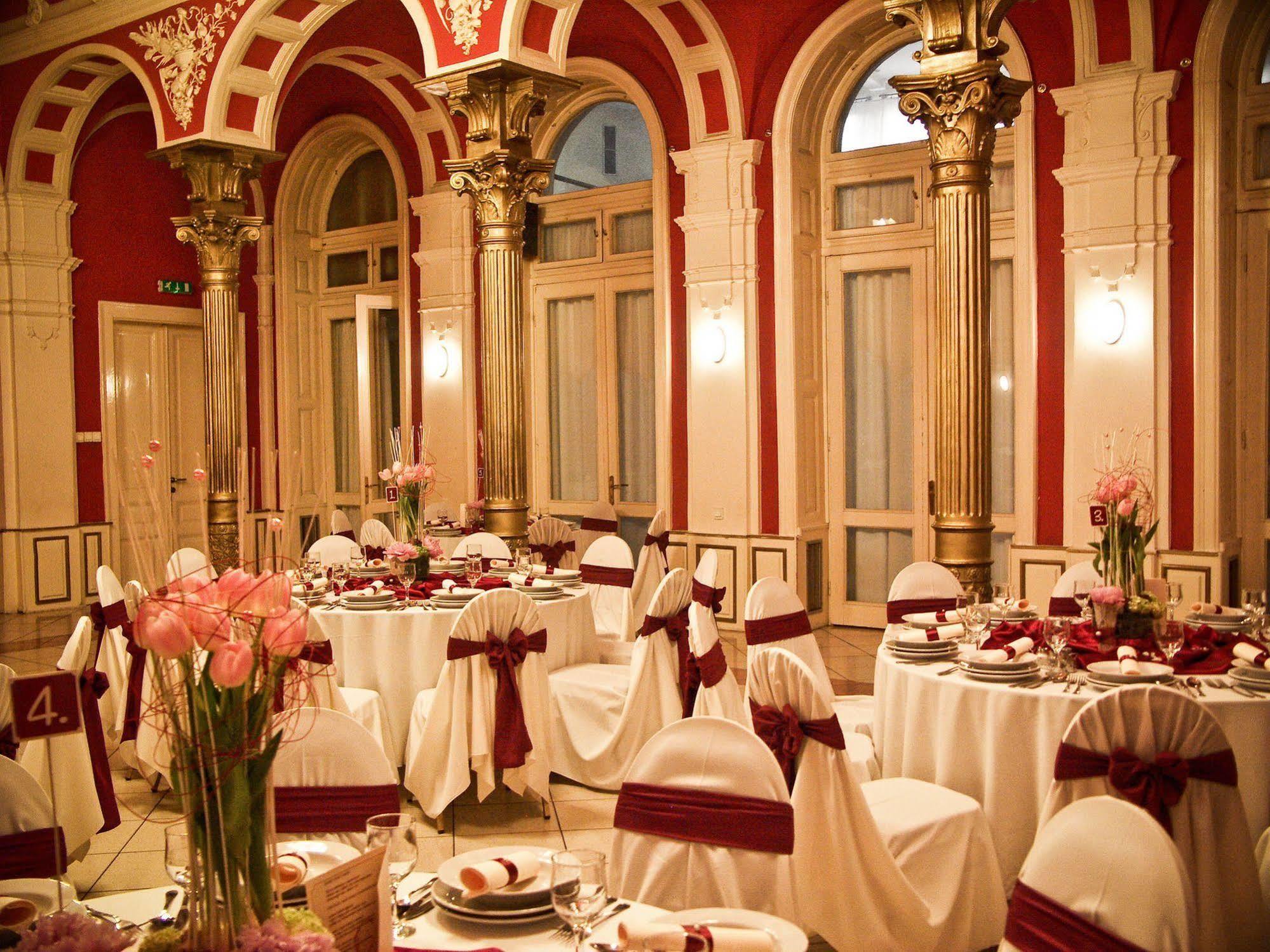 Korona Hotel Ньиредьхаза Экстерьер фото