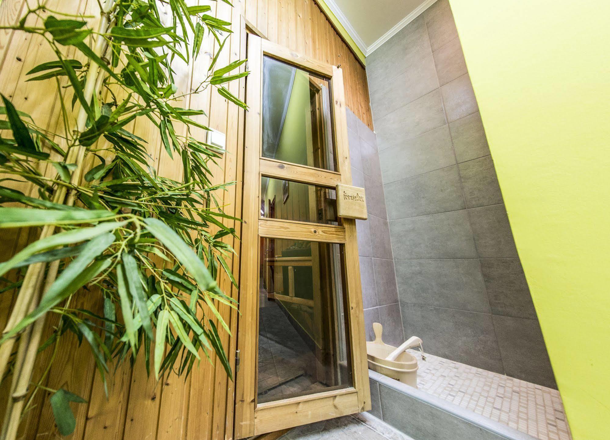 Korona Hotel Ньиредьхаза Экстерьер фото