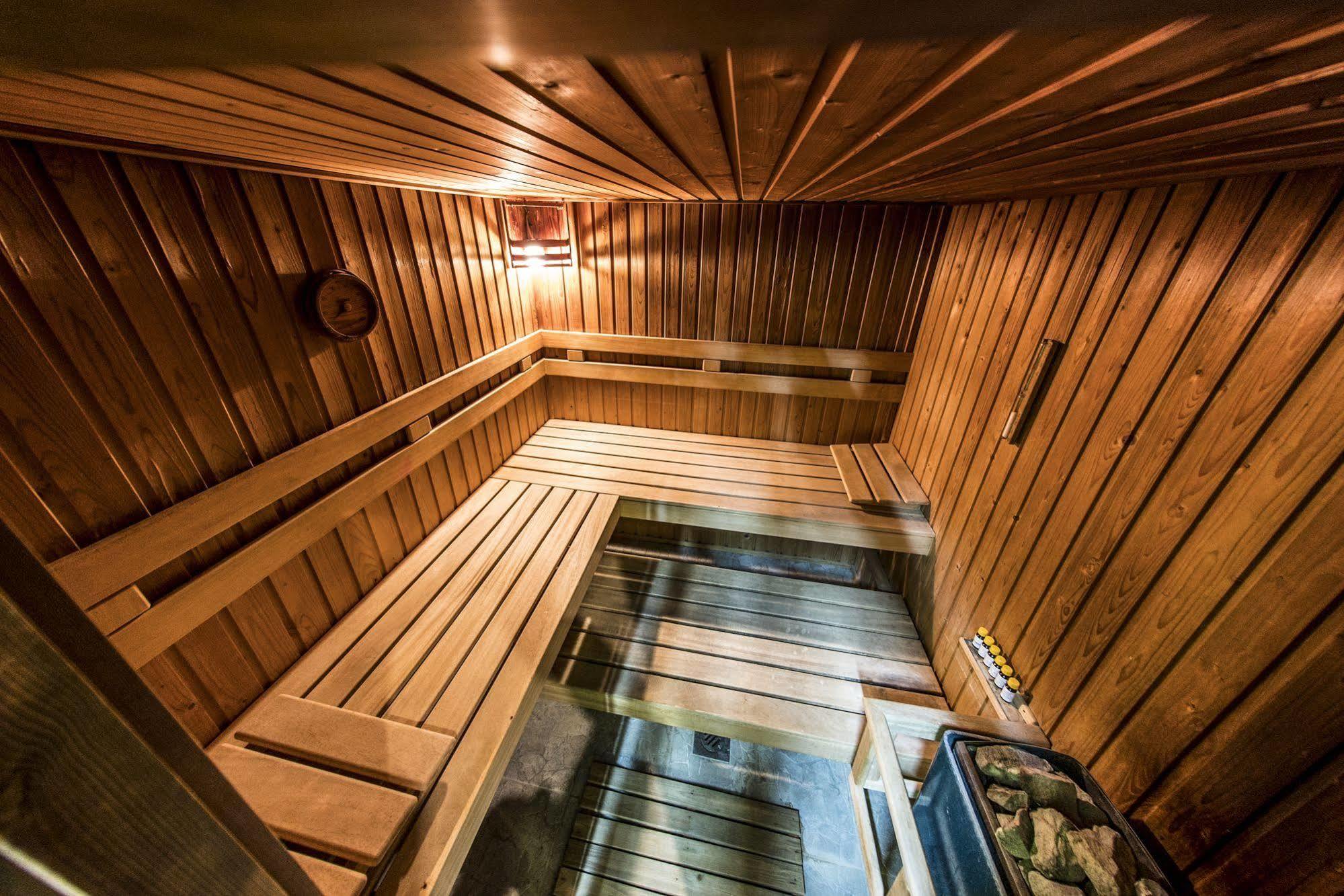 Korona Hotel Ньиредьхаза Экстерьер фото