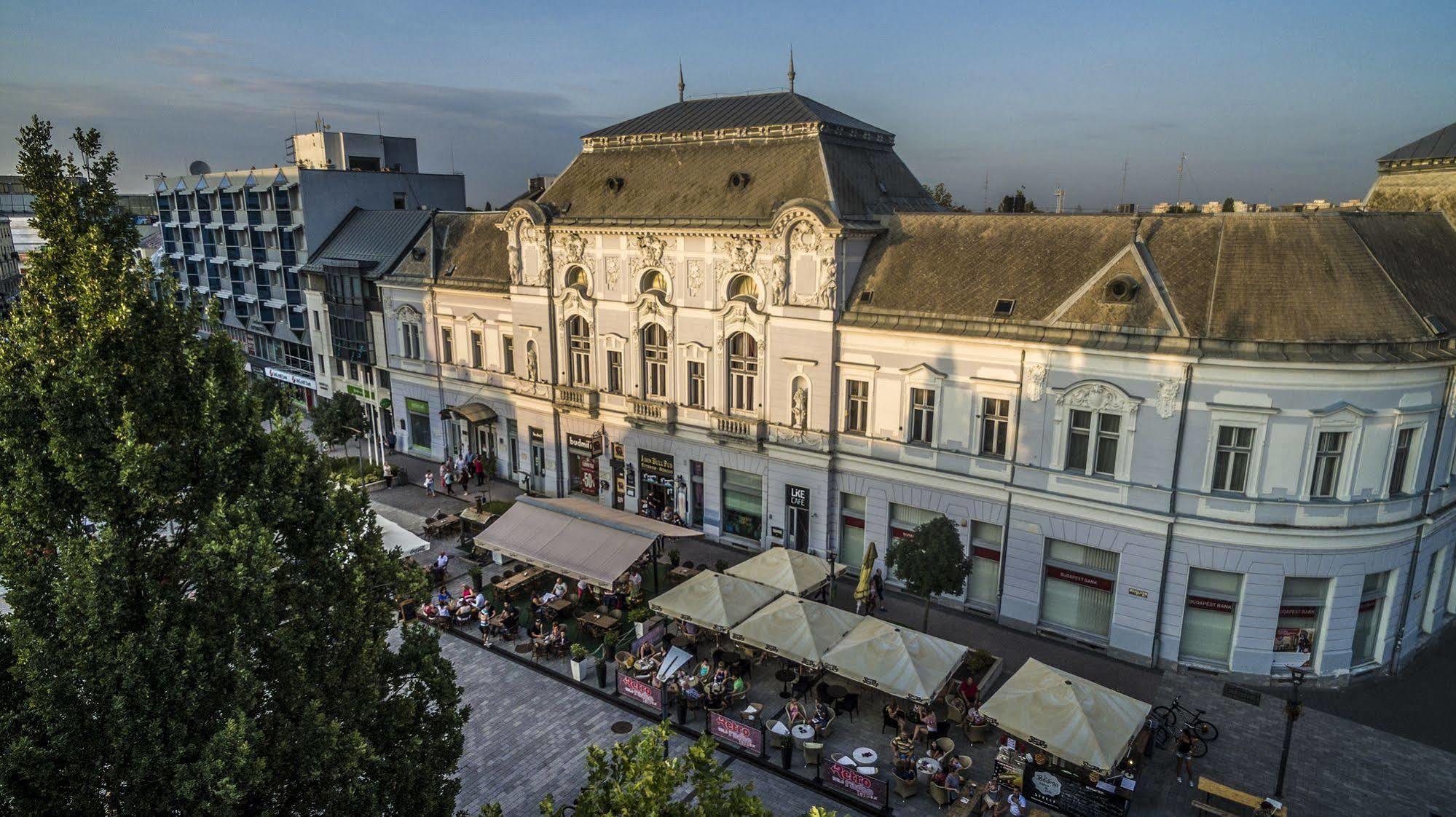 Korona Hotel Ньиредьхаза Экстерьер фото