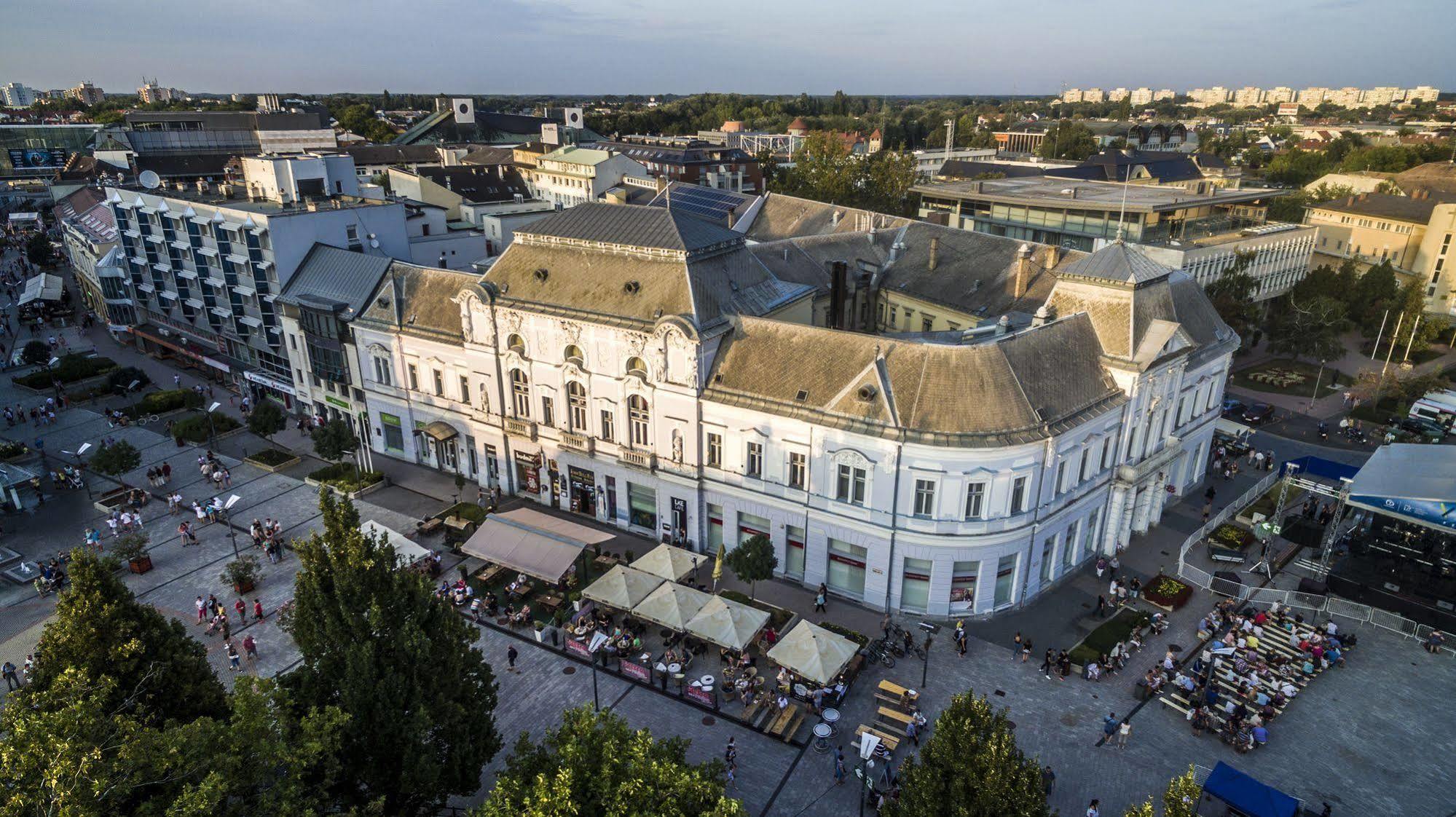 Korona Hotel Ньиредьхаза Экстерьер фото